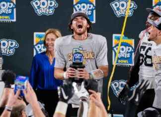 Celebrating Iowa State’s Pop-Tarts Bowl Victory: Exclusive Photos and Highlights celebrating-owa-states-pop-tarts-bowl-victory-exclusive-photos-and-highlights