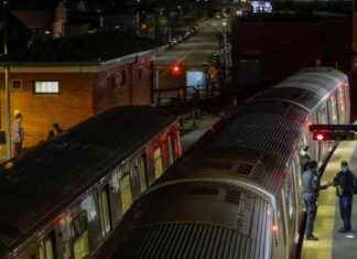 NYC Police Arrest Suspect in Death of Woman Found on Fire in Subway Car nyc-police-arrest-suspect-in-death-of-woman-found-on-fire-in-subway-car