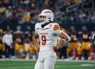 Top Players to Watch in the Pop-Tarts Bowl: A Preview of the Key Athletes top-players-to-watch-in-the-pop-tarts-bowl-a-preview-of-the-key-athletes