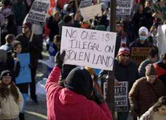 Protest Against Trump Administration’s Immigration Policies Draws Hundreds protest-against-trump-administrations-mmigration-policies-draws-hundreds