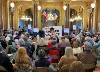 Protest at Iowa Capitol over pesticide lawsuit restrictions protest-at-owa-capitol-over-pesticide-lawsuit-restrictions