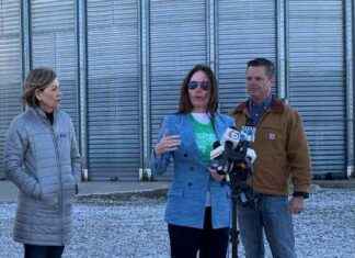 Reynolds Awaits Federal Waivers Impacting Education, Health, Food Assistance – Radio Iowa reynolds-awaits-federal-waivers-mpacting-education-health-food-assistance-radio-owa